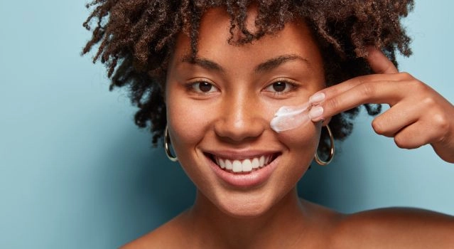 Pourquoi adopter une routine beauté minimaliste avec des cosmétiques naturels